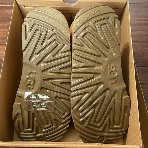 BNIB AUTHENTIC UGG boots size 6 - Picture 5 of 8